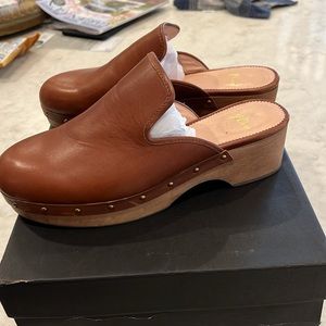 JCrew boot leather clogs. Warm sepia. Cognac. Perfect for Fall, Winter, and Spri